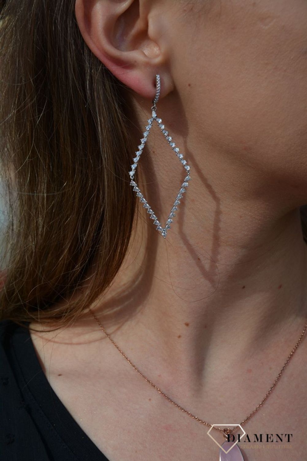 Kolczyki srebrne wiszące długie srebrne białe cyrkonie A 15309.jpg